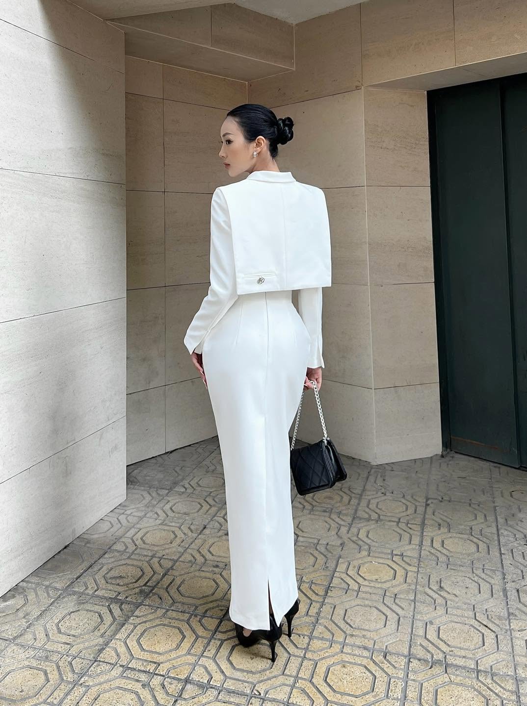 White Cropped Blazer by Keira Tong