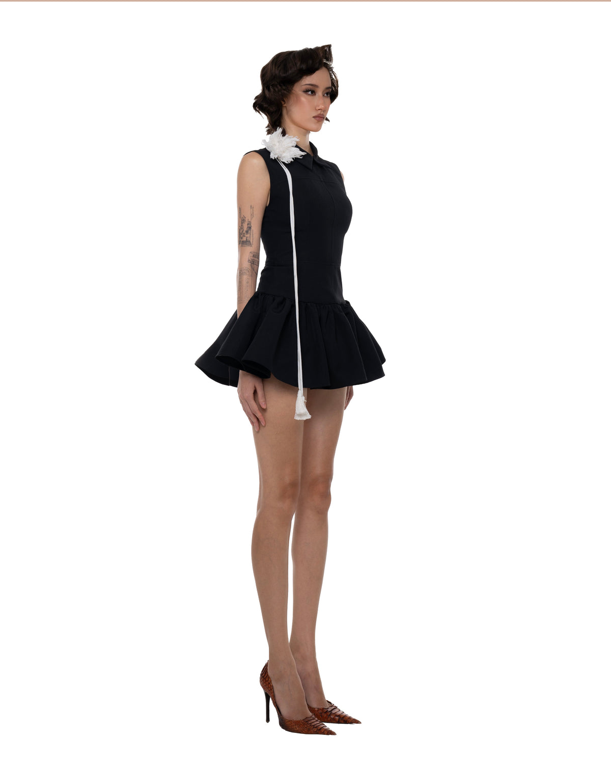 Joan Dress with Flower Pin - Black by Huelleyrose