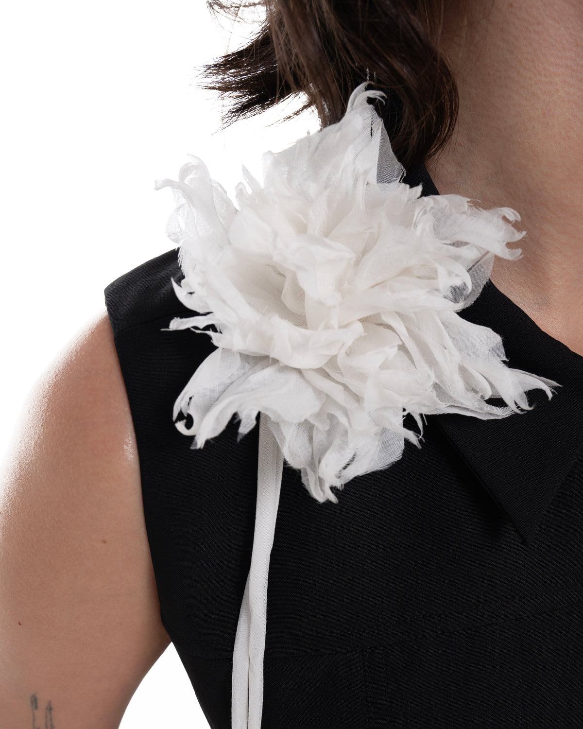 Joan Dress with Flower Pin - Black by Huelleyrose