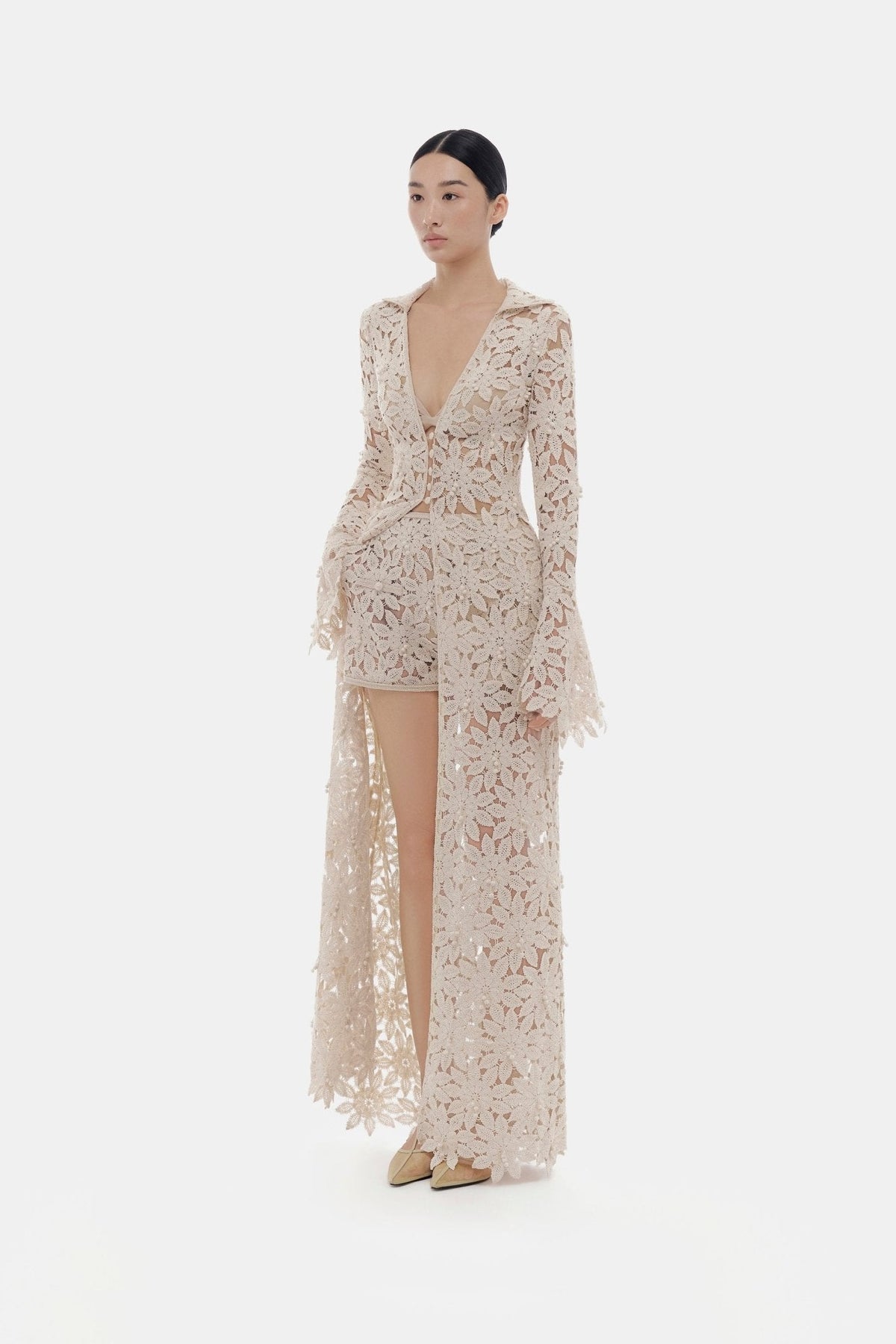Beige Floral Lace Shorts by Montsand
