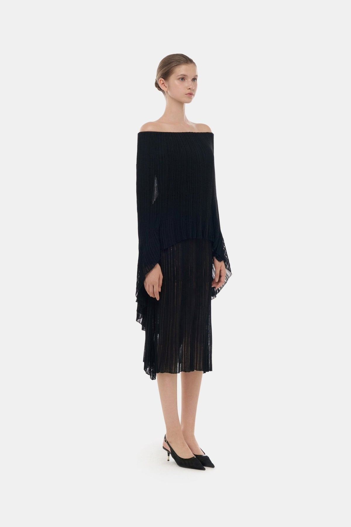 Black Off-Shoulder Pleated Midi Dress by Montsand