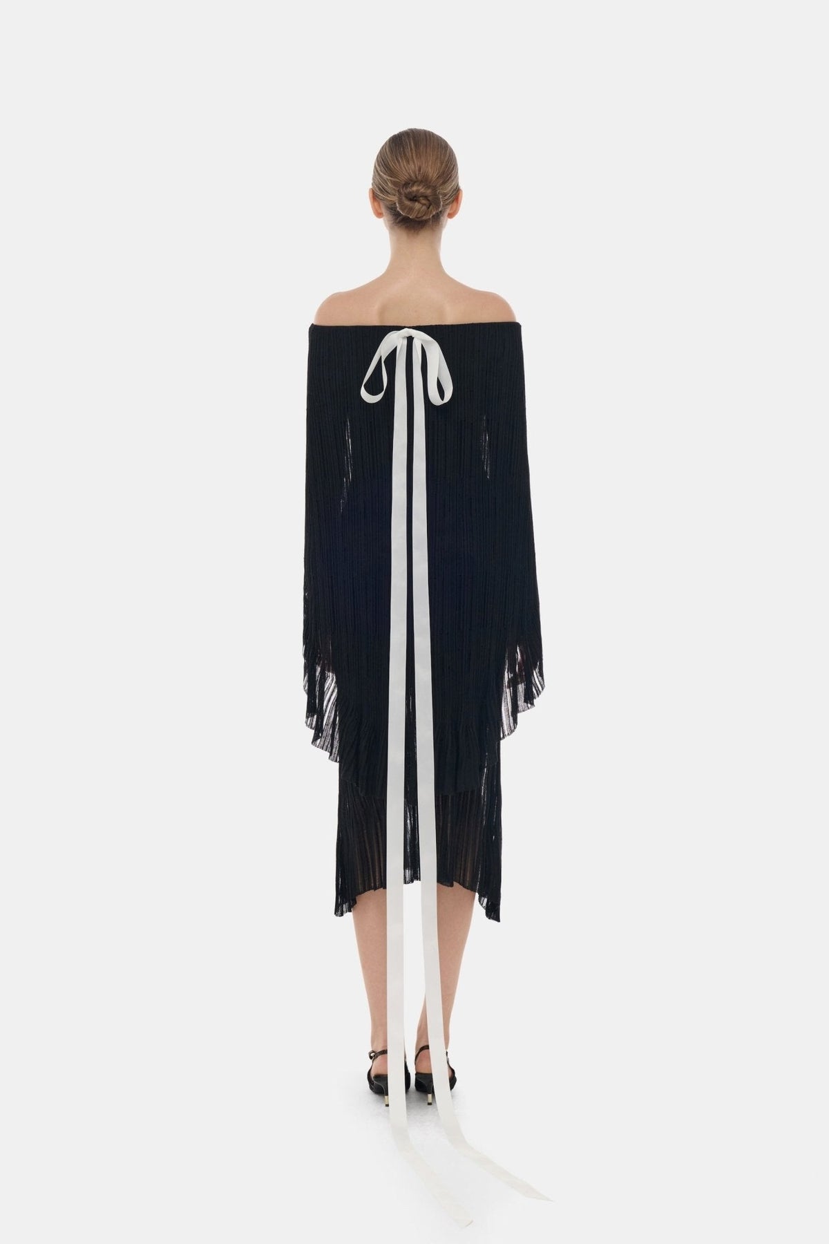 Black Off-Shoulder Pleated Midi Dress by Montsand