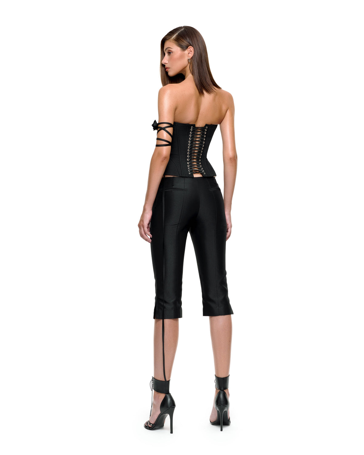 LAUREN CAPRIS (BLACK) by BUPBES