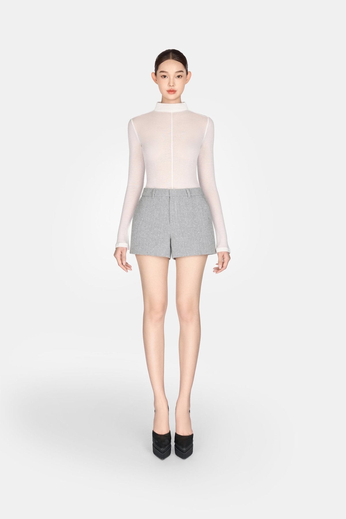 Grey Herringbone Shorts by Montsand