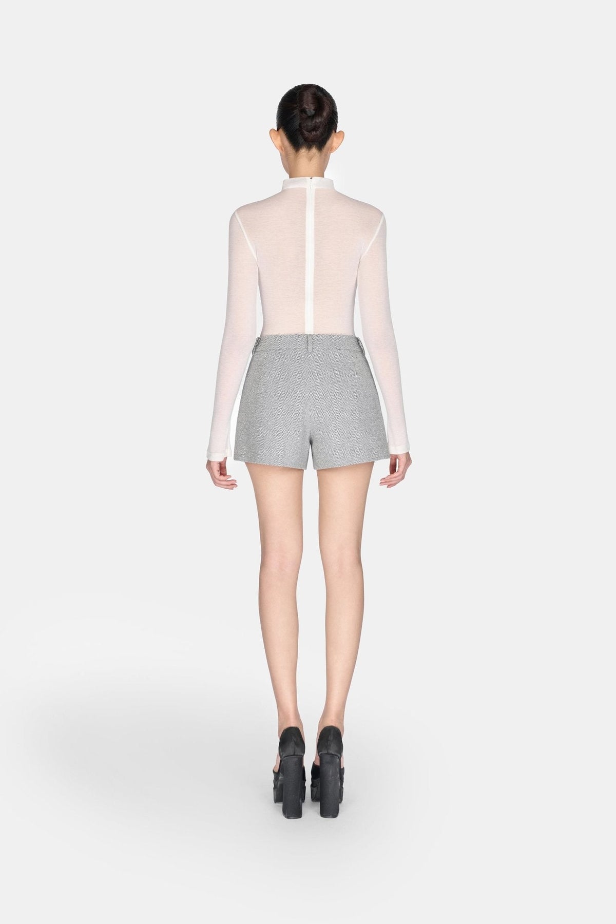 Grey Herringbone Shorts by Montsand