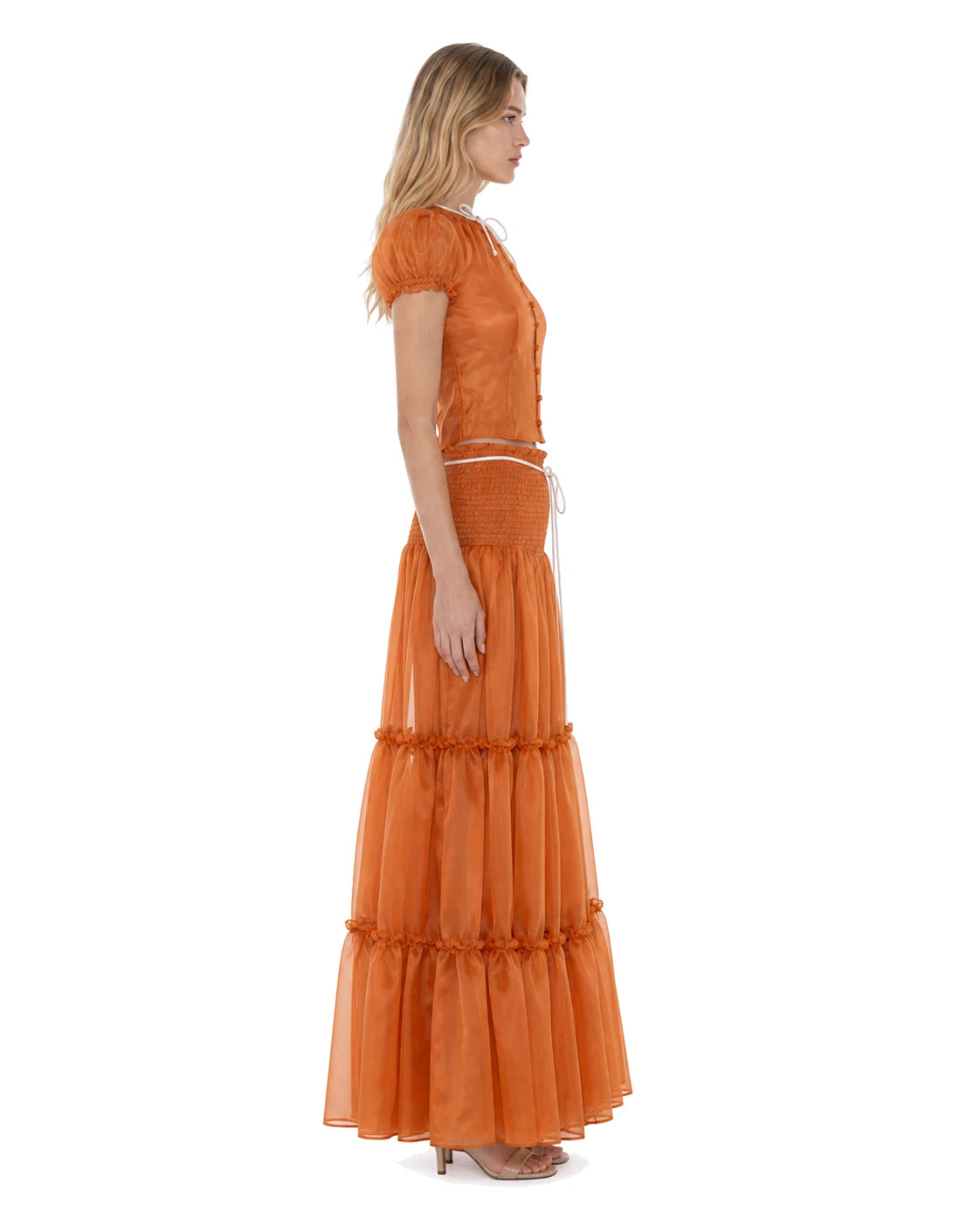 Leoni set with Leoni belt, profile view